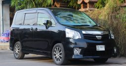 Toyota Noah 2013